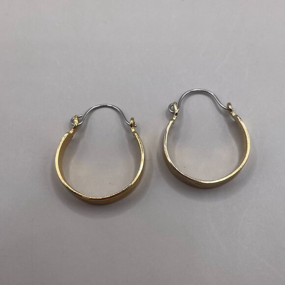 Vintage Gold Tone Scrolled Etched Small Hoop Sangle Drop Earrings - Picture 5 of 5